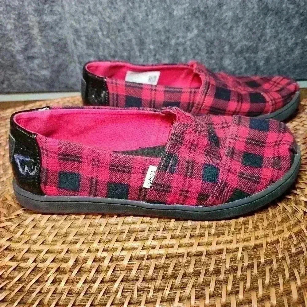 TOMS Youth Girls Red Black Buffalo Plaid Slip On Shoes Glitter Backs Size 1.5